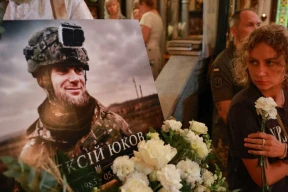 «Он возвращал погибшим их имена, а семьям — возможность похоронить близкого человека. Делал это и для украинцев, и для русских»